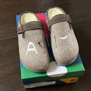 Earth Shoes Dream Renmen Ayiti Clogs Taupe